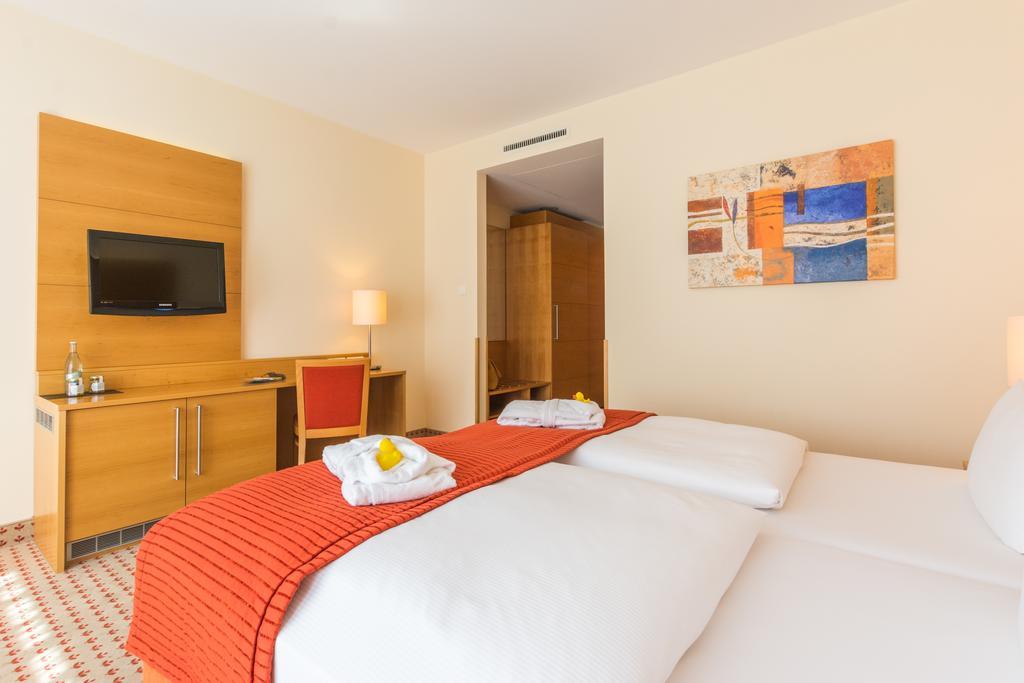 Park-Hotel Huebner Rostock Exterior photo